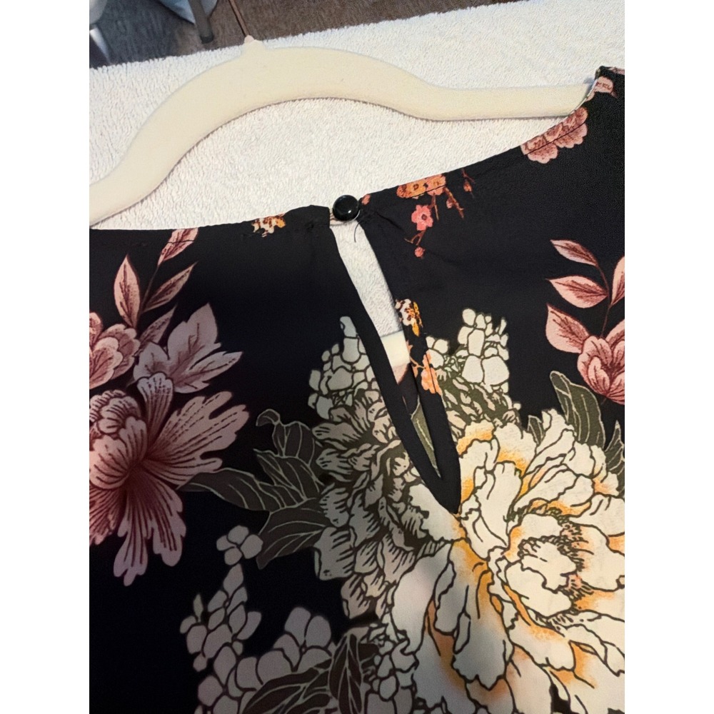 Lily Black | Floral Bell-Sleeve Blouse with Grosgrain Ribbon Ties - Picture 7 of 11